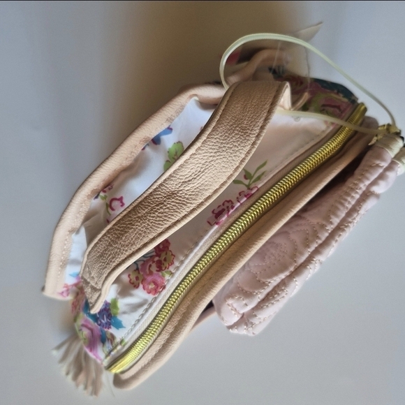 Floral Cosmetic Bag with Heart Charm - Picture 3 of 6